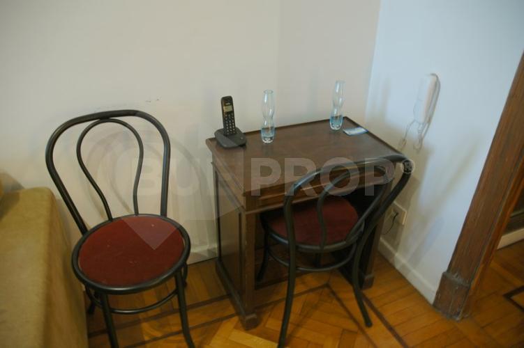 Av L N Alem y Viamonte. 2 ambientes de 52 m² - SAN NICOLÁS - Código: NIC006, Mesa pequeña