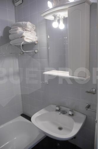 Av Callao y Pte J D Peron. 1 ambiente de 25 m² - SAN NICOLÁS - Código: NIC004, Baño completo